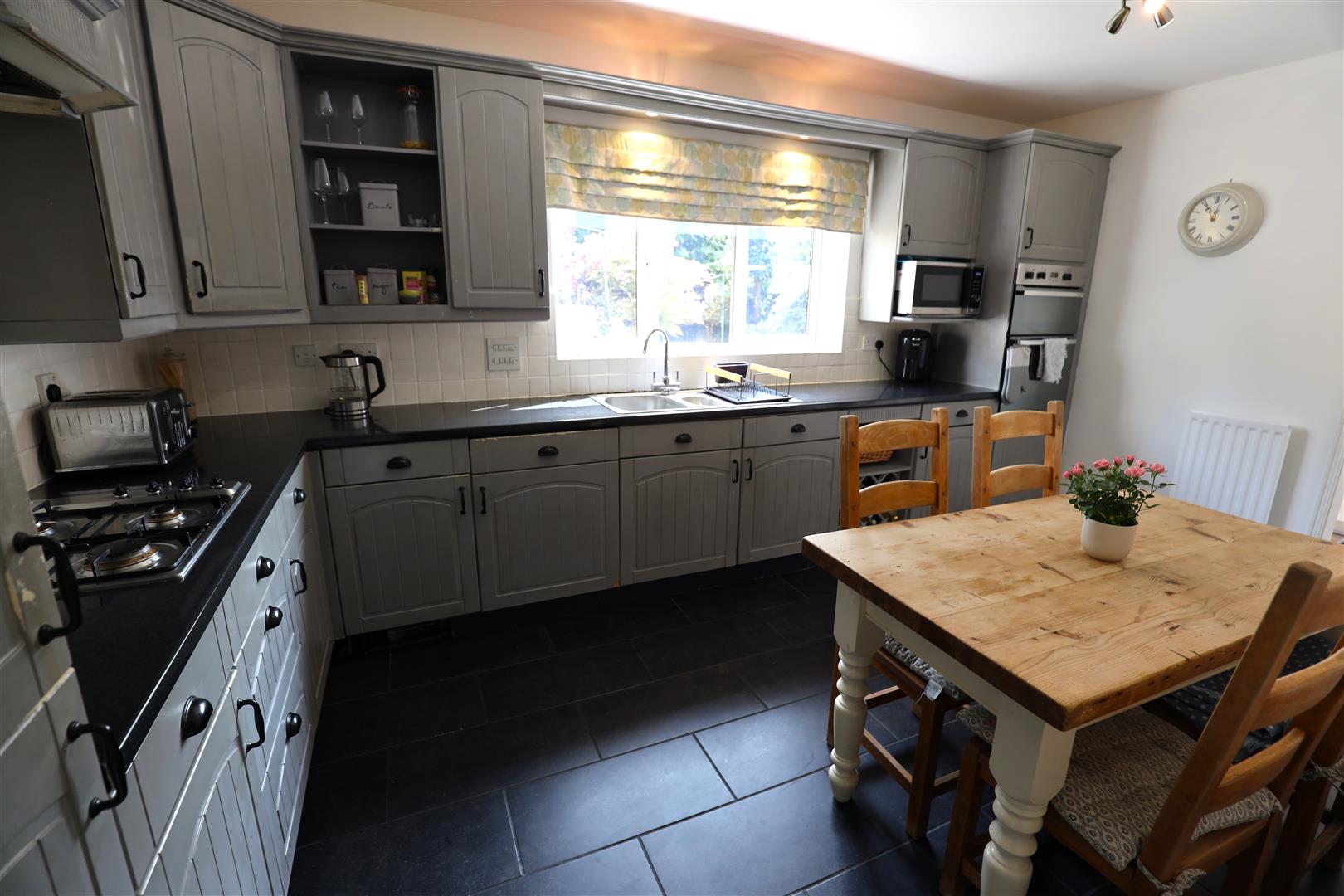 9 Clos Brenin, Brynsadler, CF72 9GA
